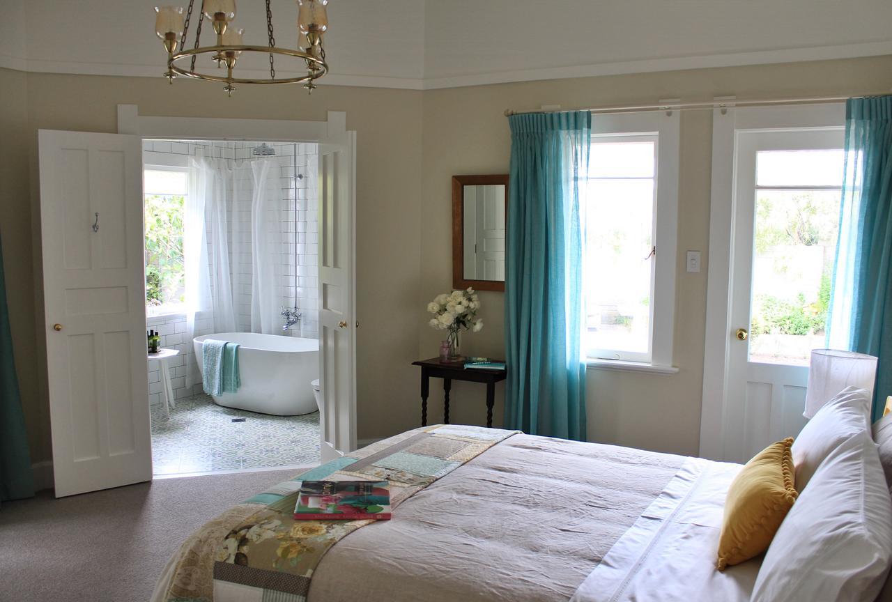 Browns Boutique Bed And Breakfast Whanganui Eksteriør billede